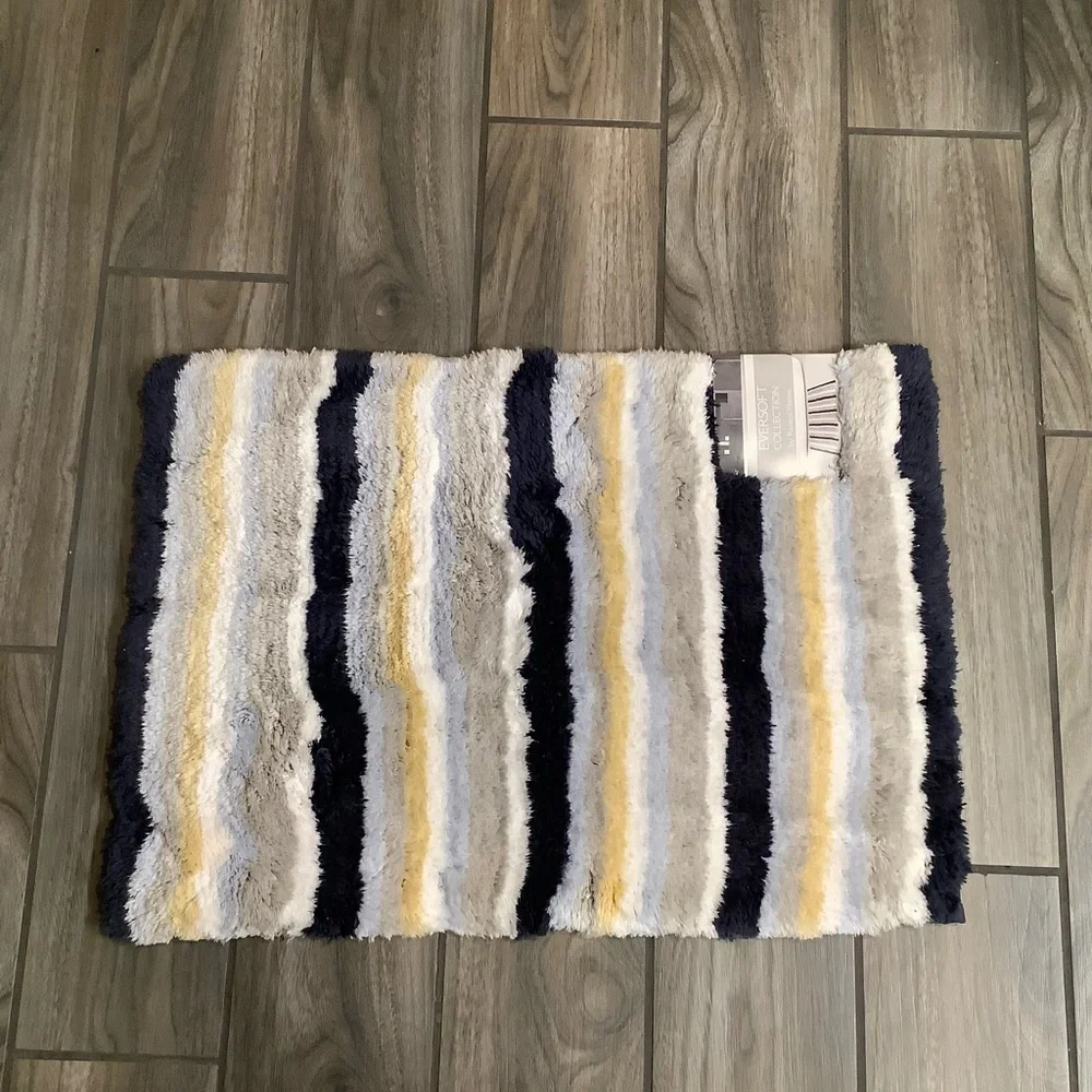 RIVIERA HOME 12” x 24”, Striped Bath Mat